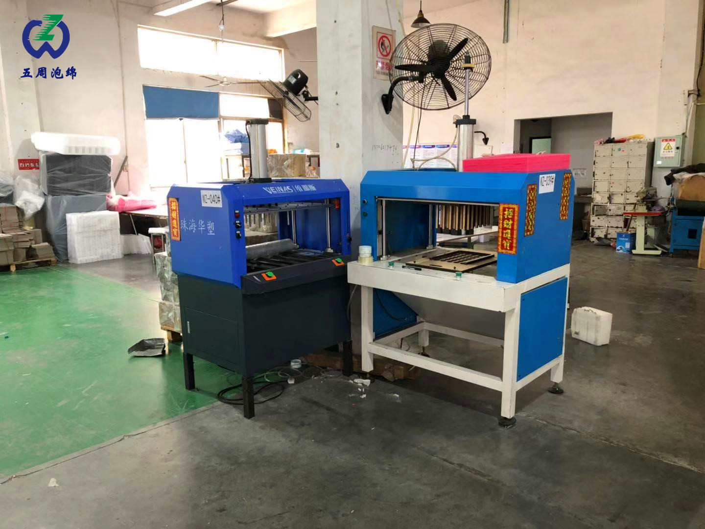 EPE(EVA)廢料頂出排廢機(jī) EPE(EVA)廢料頂出排廢機(jī)