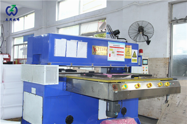 五周泡綿|產(chǎn)品打樣反復(fù)測量，只為客戶放心